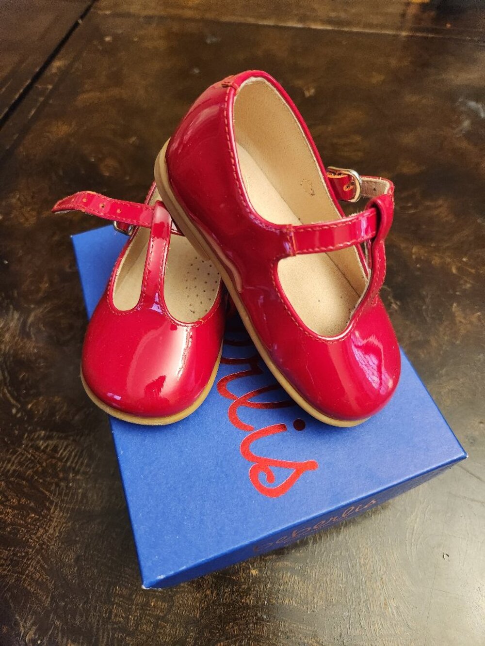Beberlis girls Red patent shoes 21 5.5 made in spain